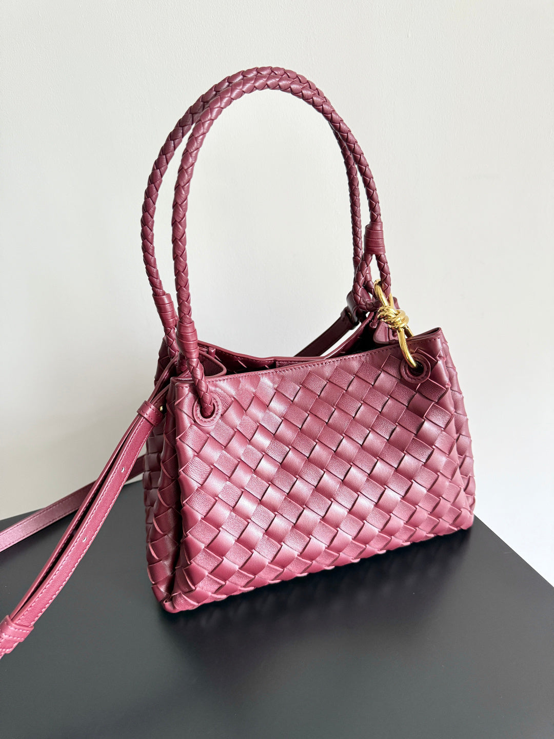 Bottega Veneta 835921 Red Designer Handbag - detail image 2
