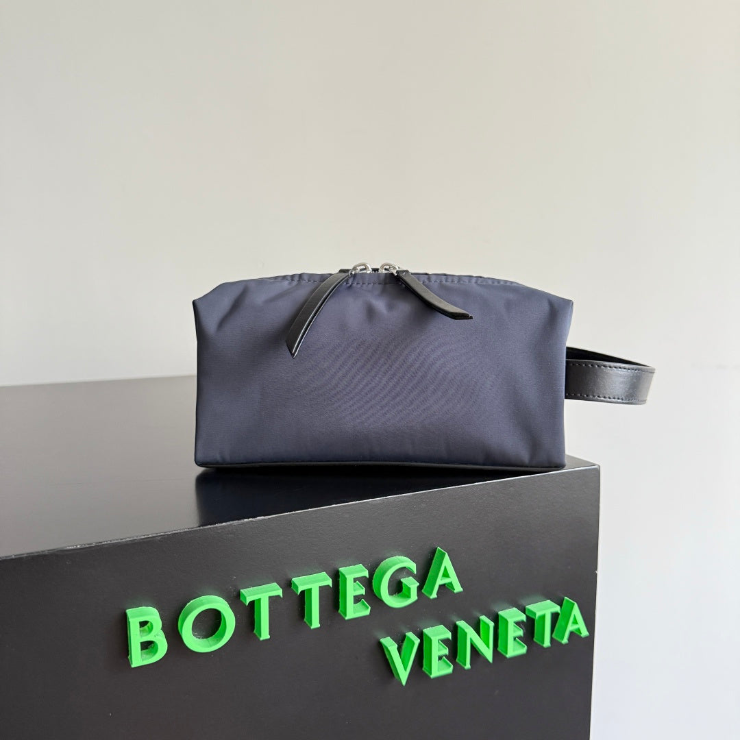 Bottega Veneta 806369 Black Designer Handbag Edition 2