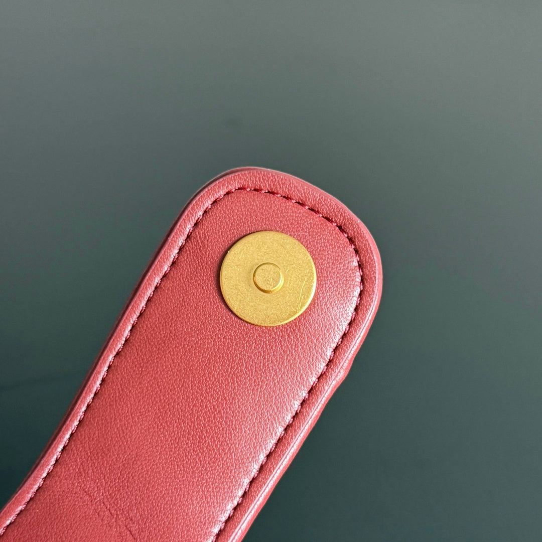 Bottega Veneta 804038 Red Clutch Bag - detail image 6