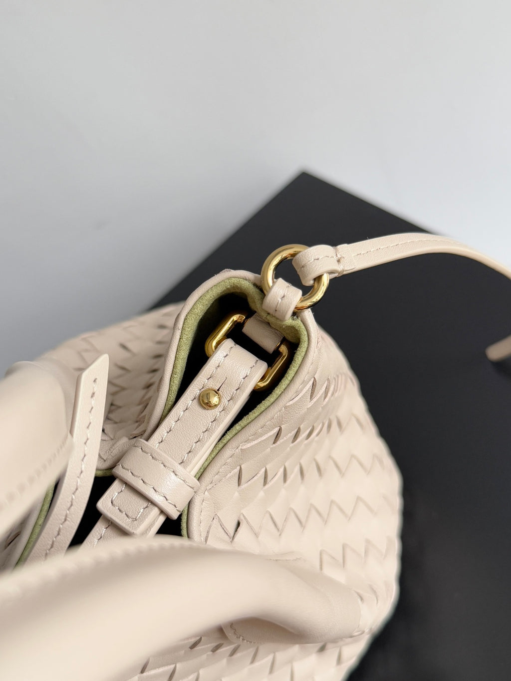 Bottega Veneta 819004 Black Designer Handbag Edition 3 - detail image 6