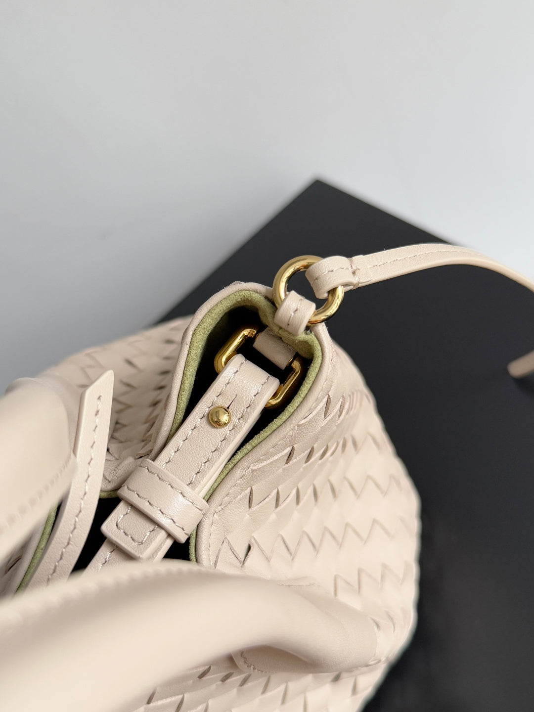 Bottega Veneta 819004 Black Designer Handbag Edition 3 - detail image 6