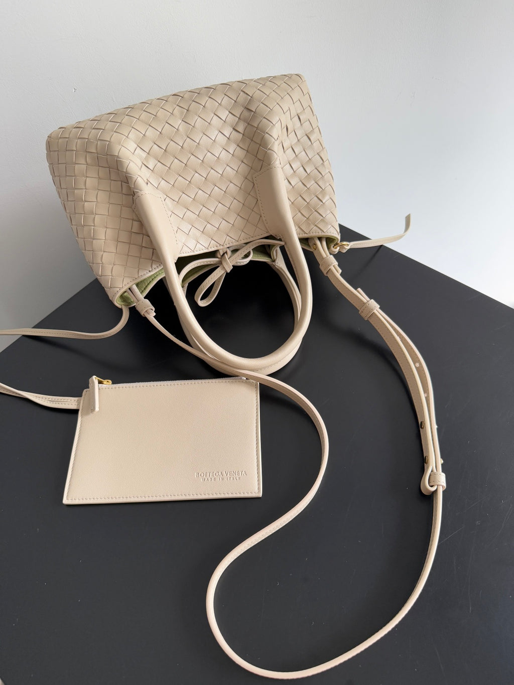 Bottega Veneta 819004 Black Designer Handbag Edition 3 - detail image 7