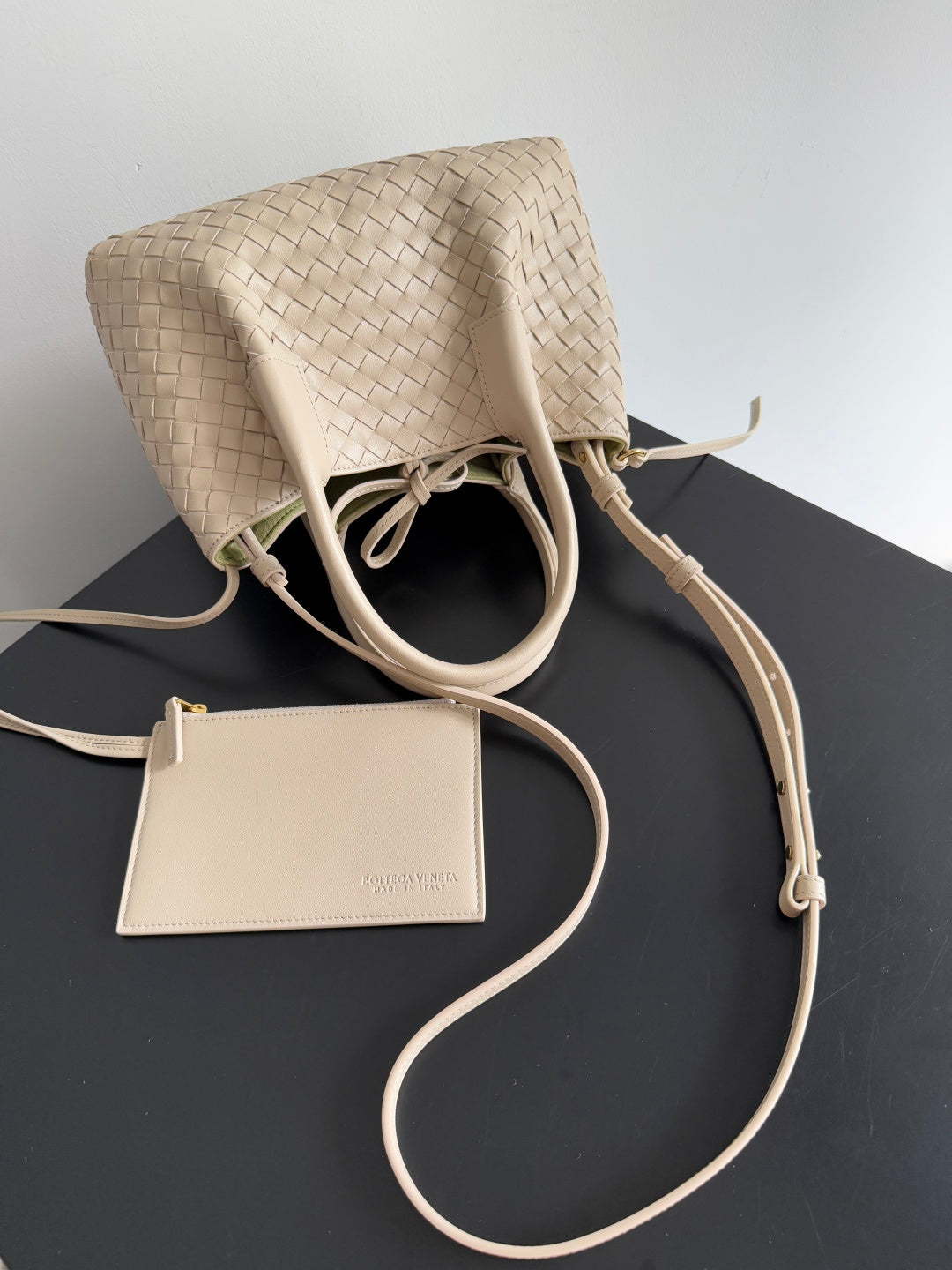 Bottega Veneta 819004 Black Designer Handbag Edition 3 - detail image 7