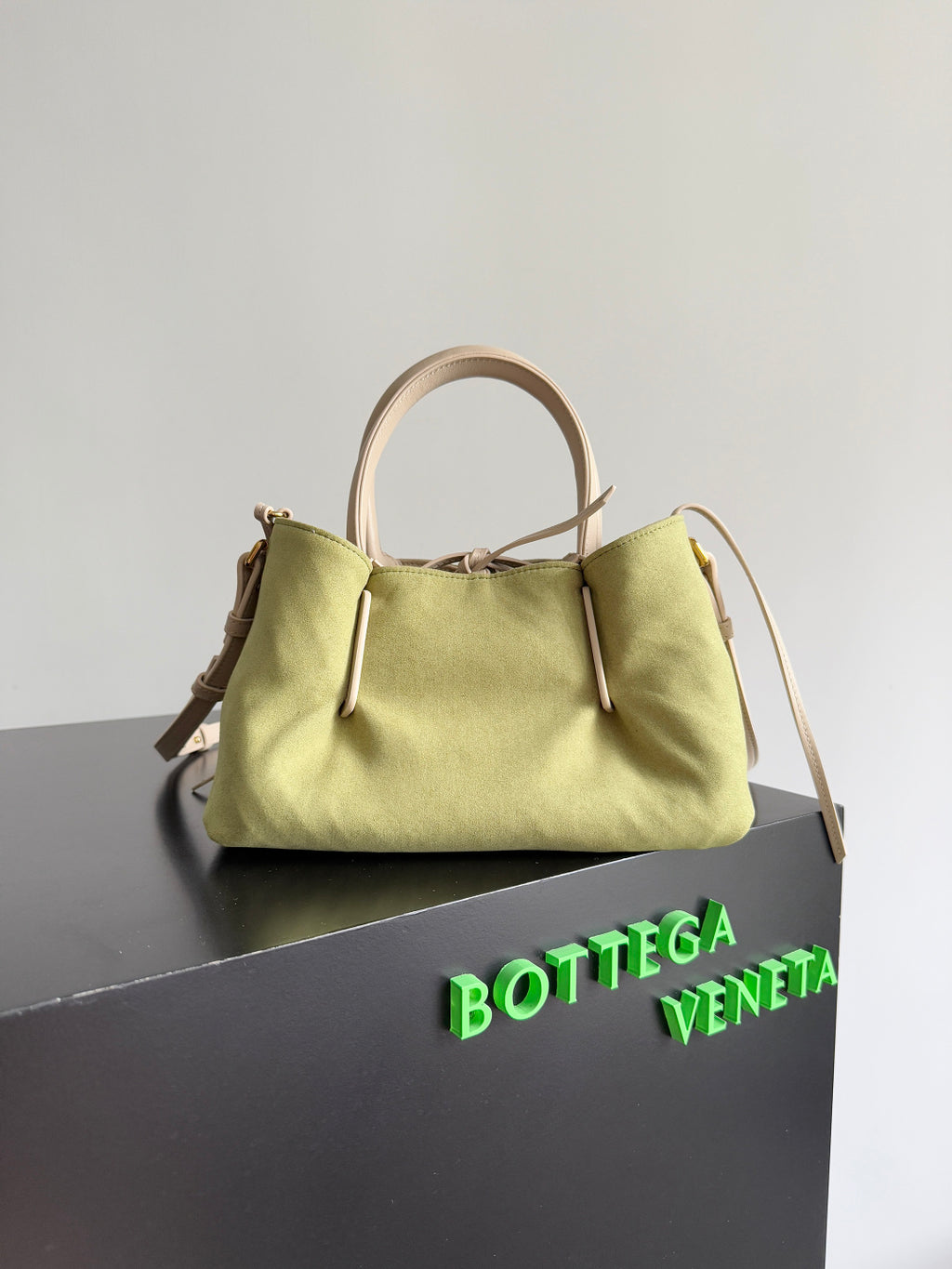Bottega Veneta 819004 Black Designer Handbag Edition 3 - detail image 3