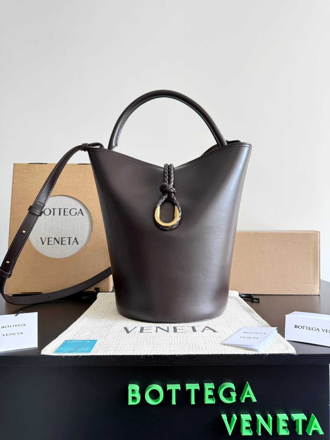 Bottega Veneta Brown Designer Handbag Edition 73