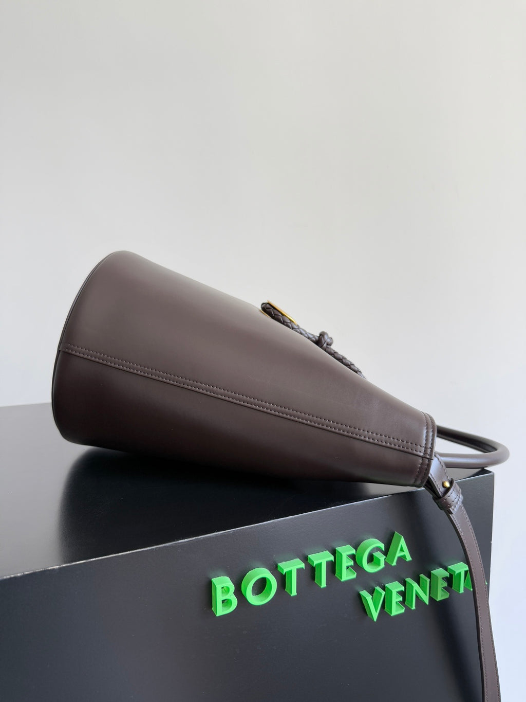 Bottega Veneta 806038 Black Bucket Bag Edition 3 - detail image 2