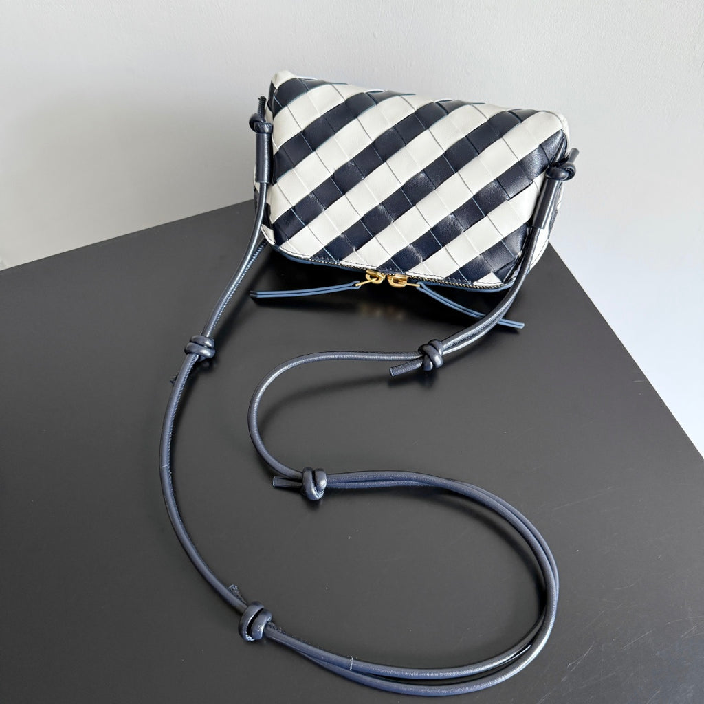 Bottega Veneta 794258 Black Pouch Bag Edition 3 - detail image 5