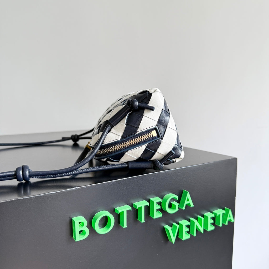 Bottega Veneta 794258 Black Pouch Bag Edition 3 - detail image 2