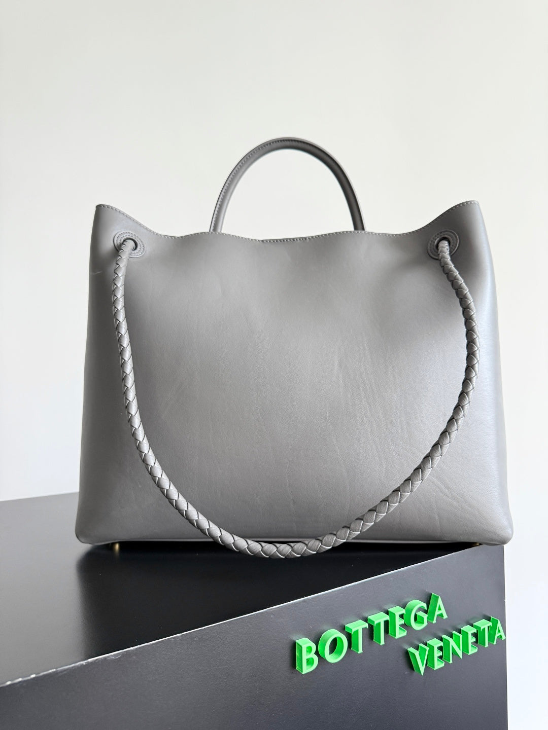 Bottega Veneta 806010 Black Hobo Bag - detail image 3
