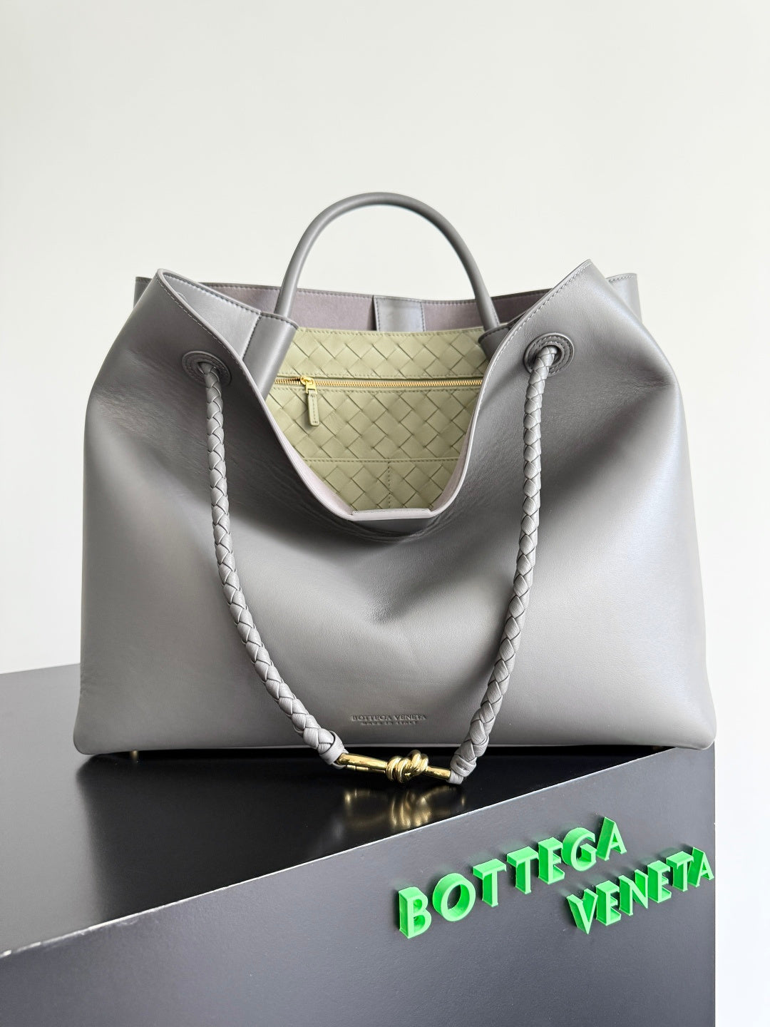 Bottega Veneta 806010 Black Hobo Bag - detail image 8