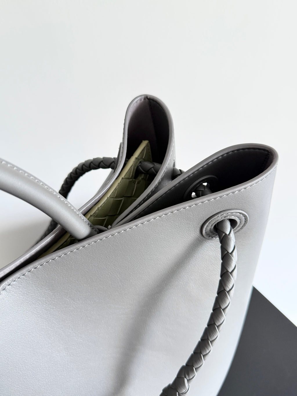 Bottega Veneta 806010 Black Hobo Bag - detail image 5