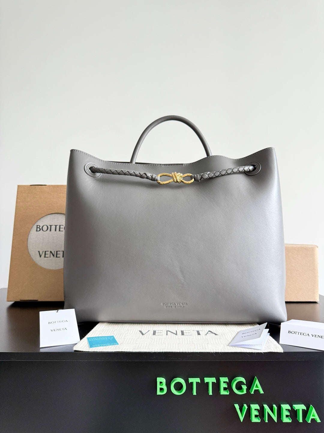 Bottega Veneta Black Designer Handbag Edition 656