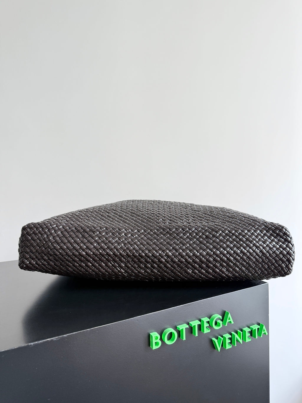 Bottega Veneta 762635 Black Designer Handbag Edition 2 - detail image 2