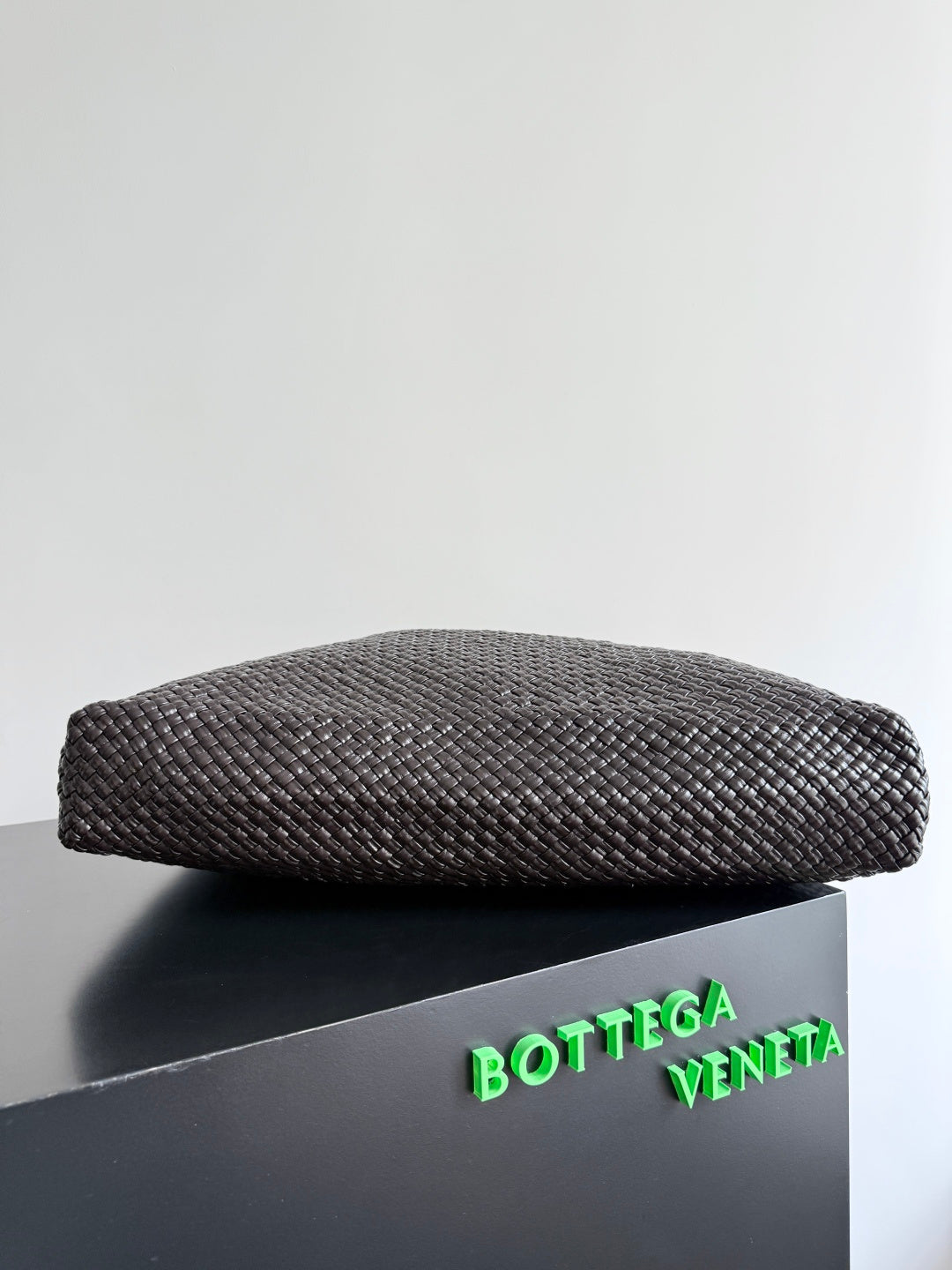 Bottega Veneta 762635 Black Designer Handbag Edition 2 - detail image 2