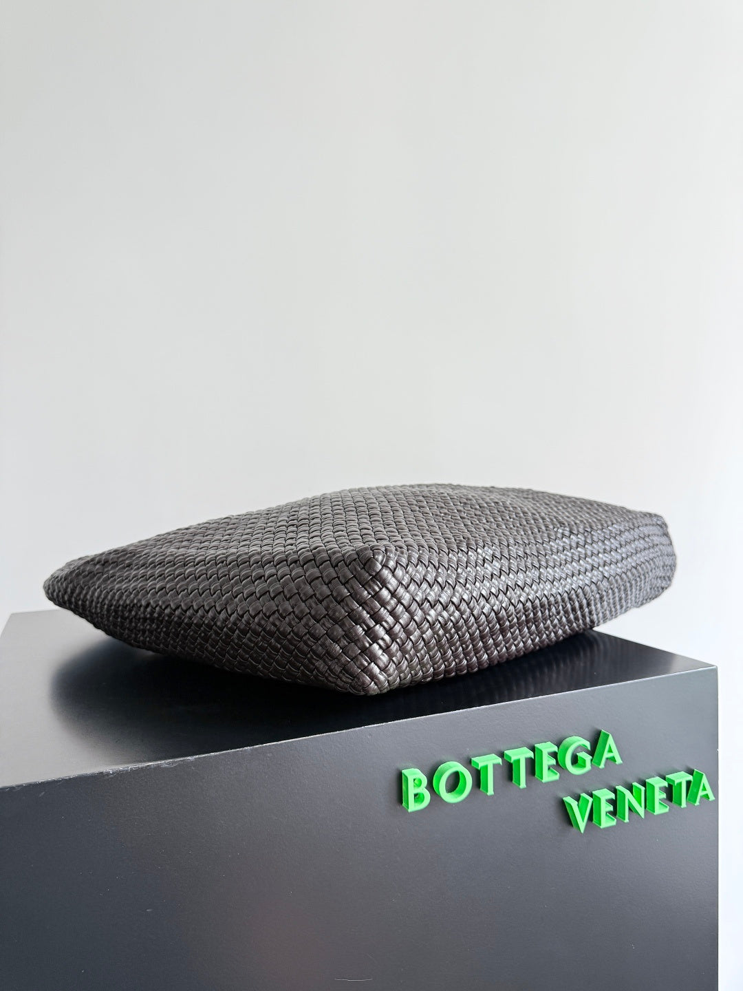 Bottega Veneta 762635 Black Designer Handbag Edition 2 - detail image 3