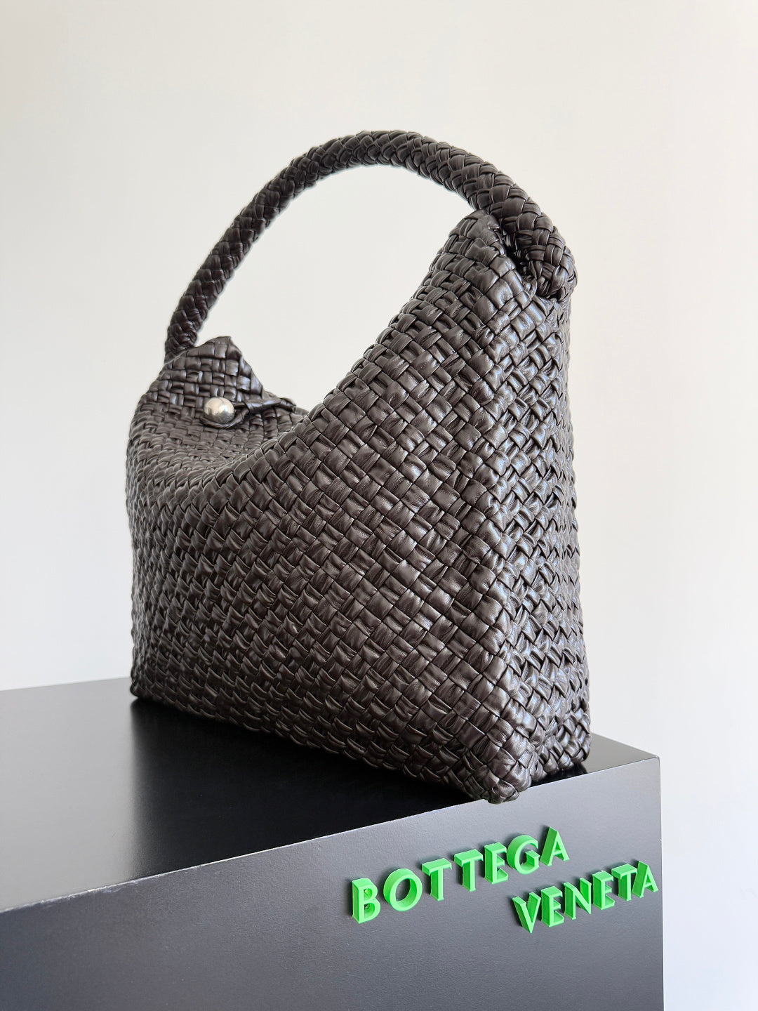 Bottega Veneta 765373 Black Designer Handbag Edition 2 - detail image 2