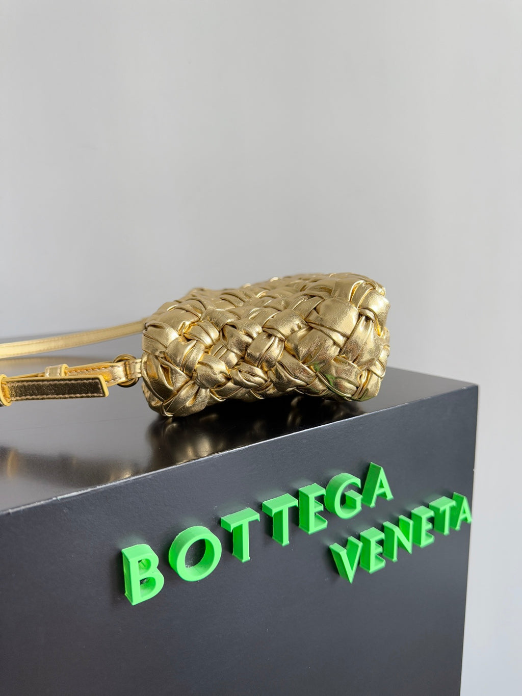 Bottega Veneta 785780 Olive Green Designer Handbag - detail image 2