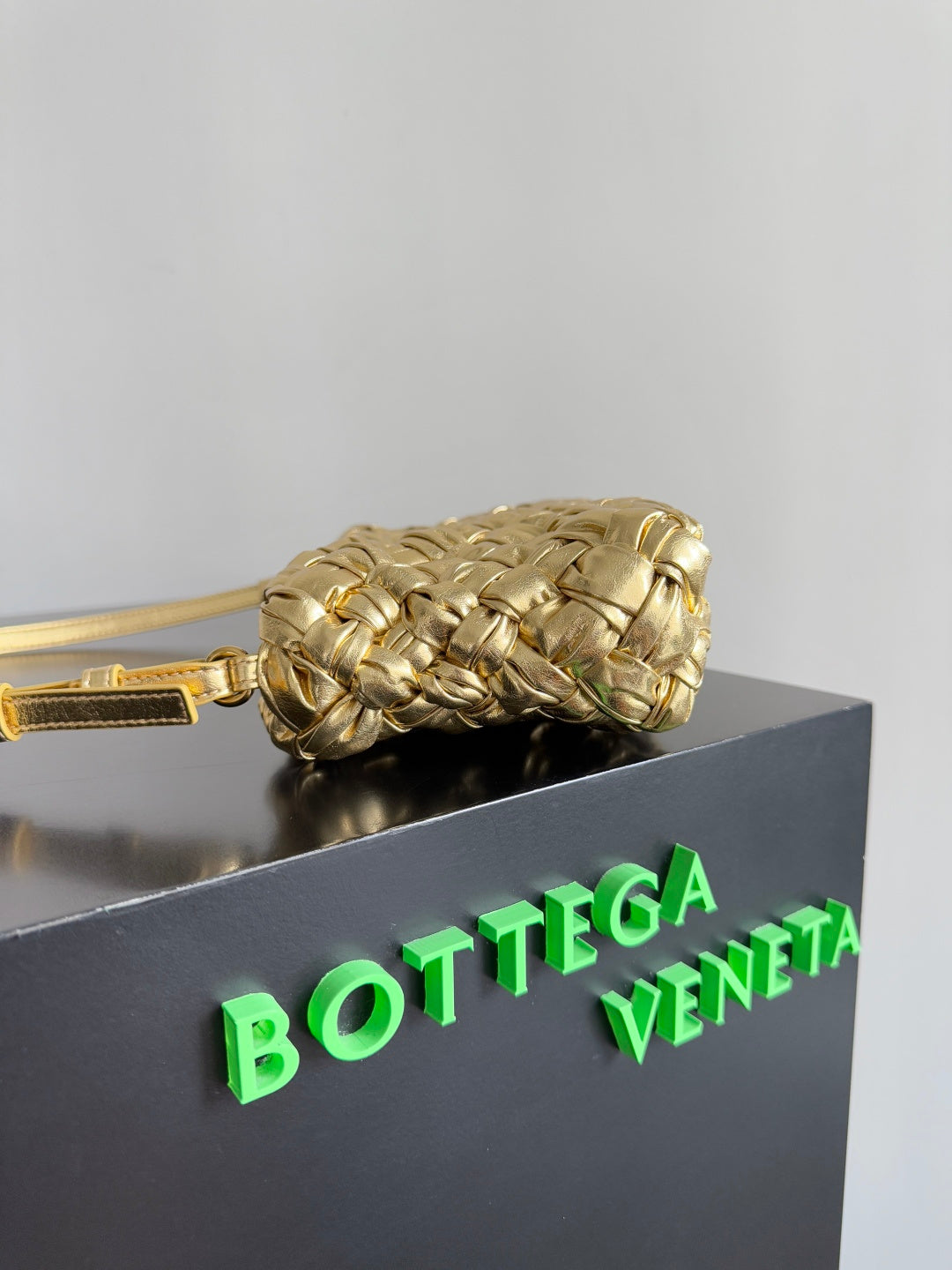Bottega Veneta 785780 Olive Green Designer Handbag - detail image 2