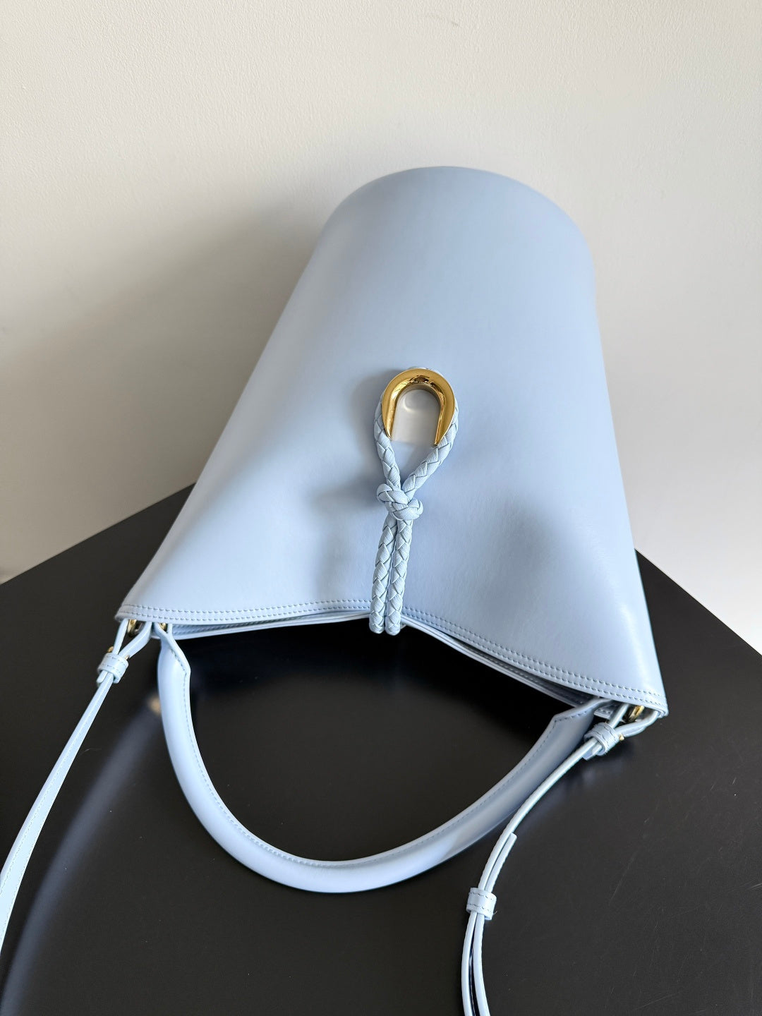 Bottega Veneta 806038 Black Bucket Bag - detail image 4