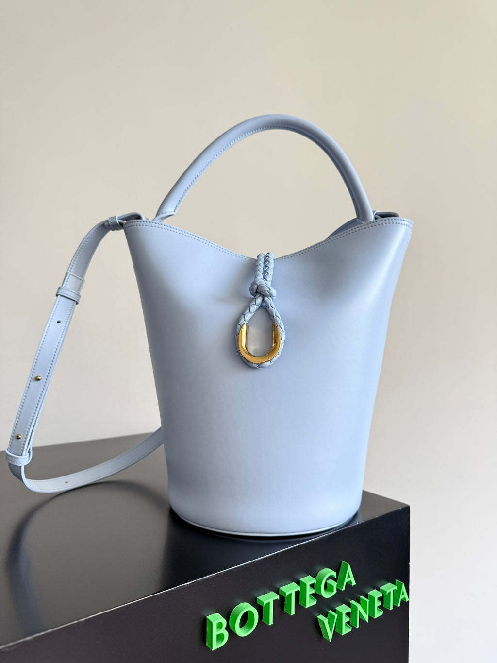 Bottega Veneta 806038 Black Bucket Bag