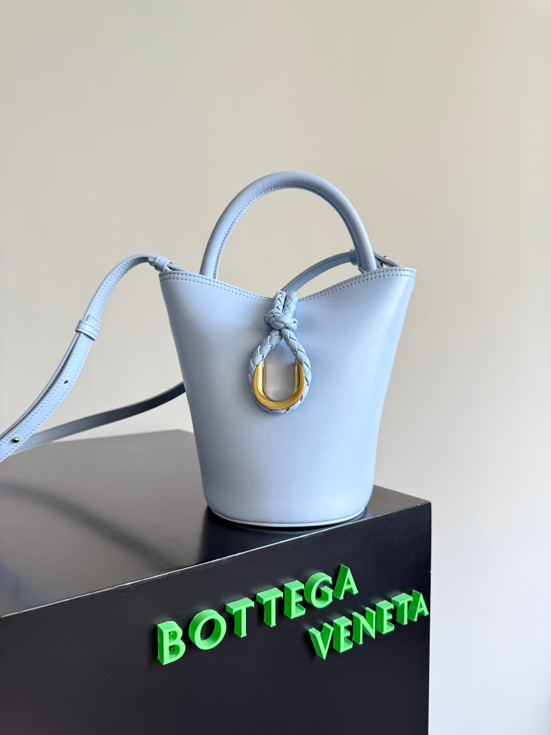 Bottega Veneta 815244 Black Bucket Bag