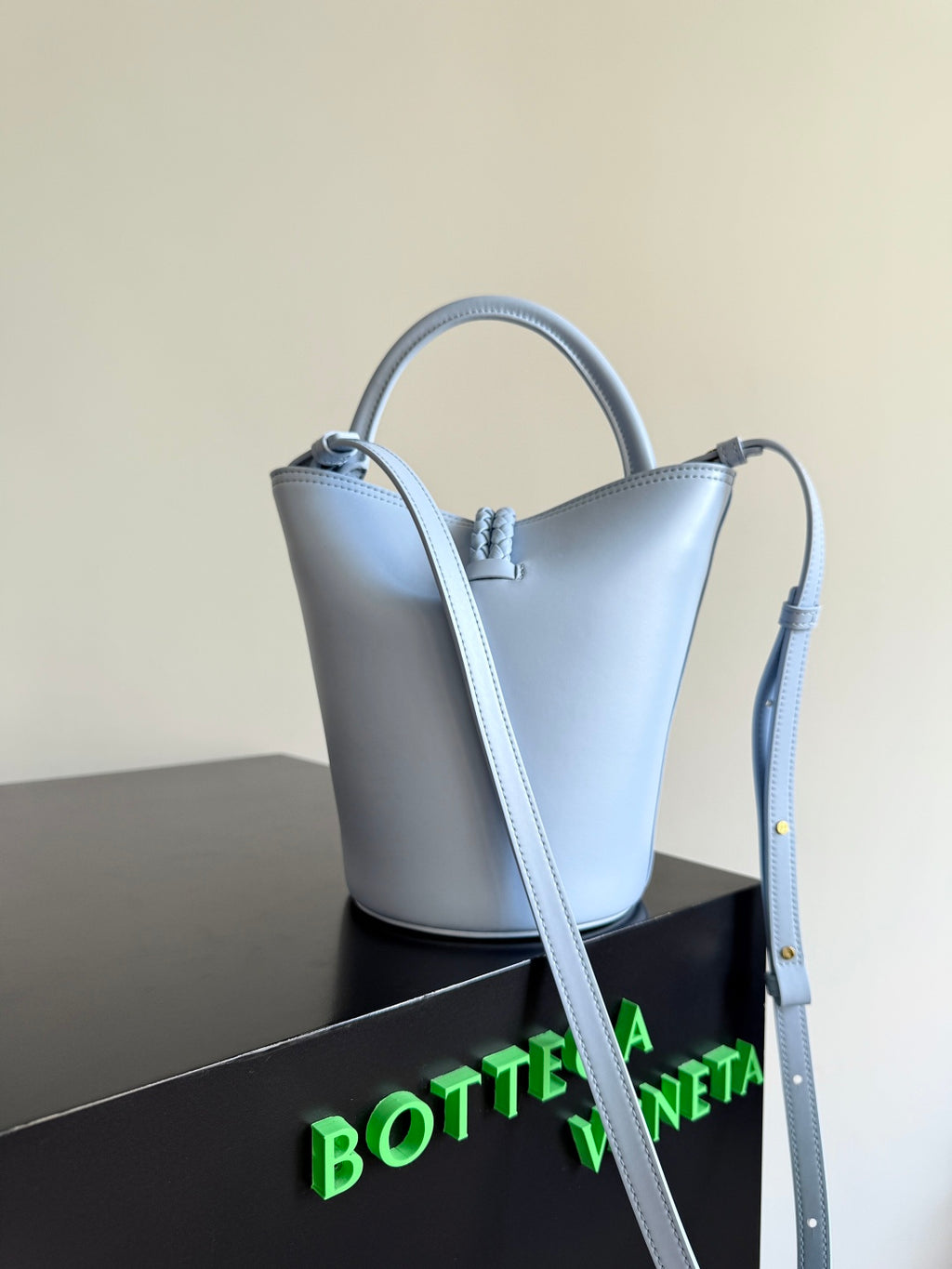 Bottega Veneta 815244 Black Bucket Bag - detail image 3