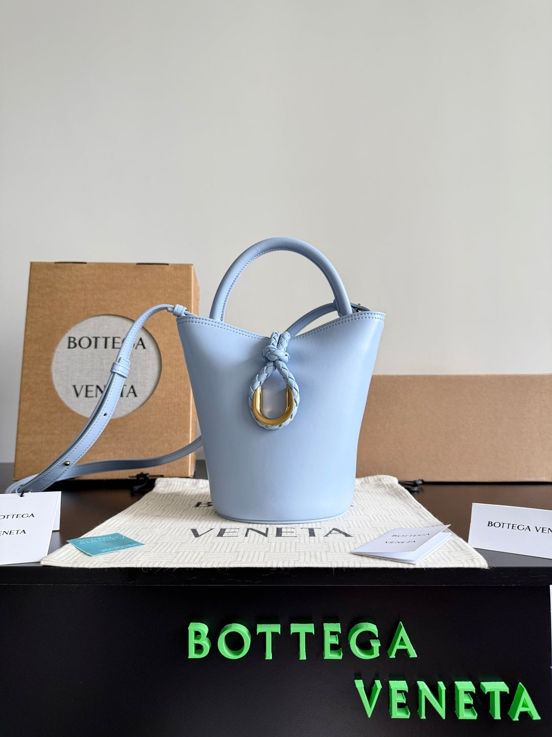 Bottega Veneta Blue Designer Handbag Edition 6