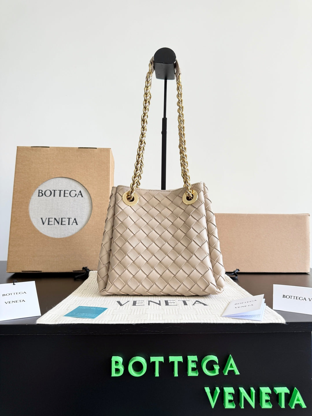 Bottega Veneta Black Designer Handbag Edition 695