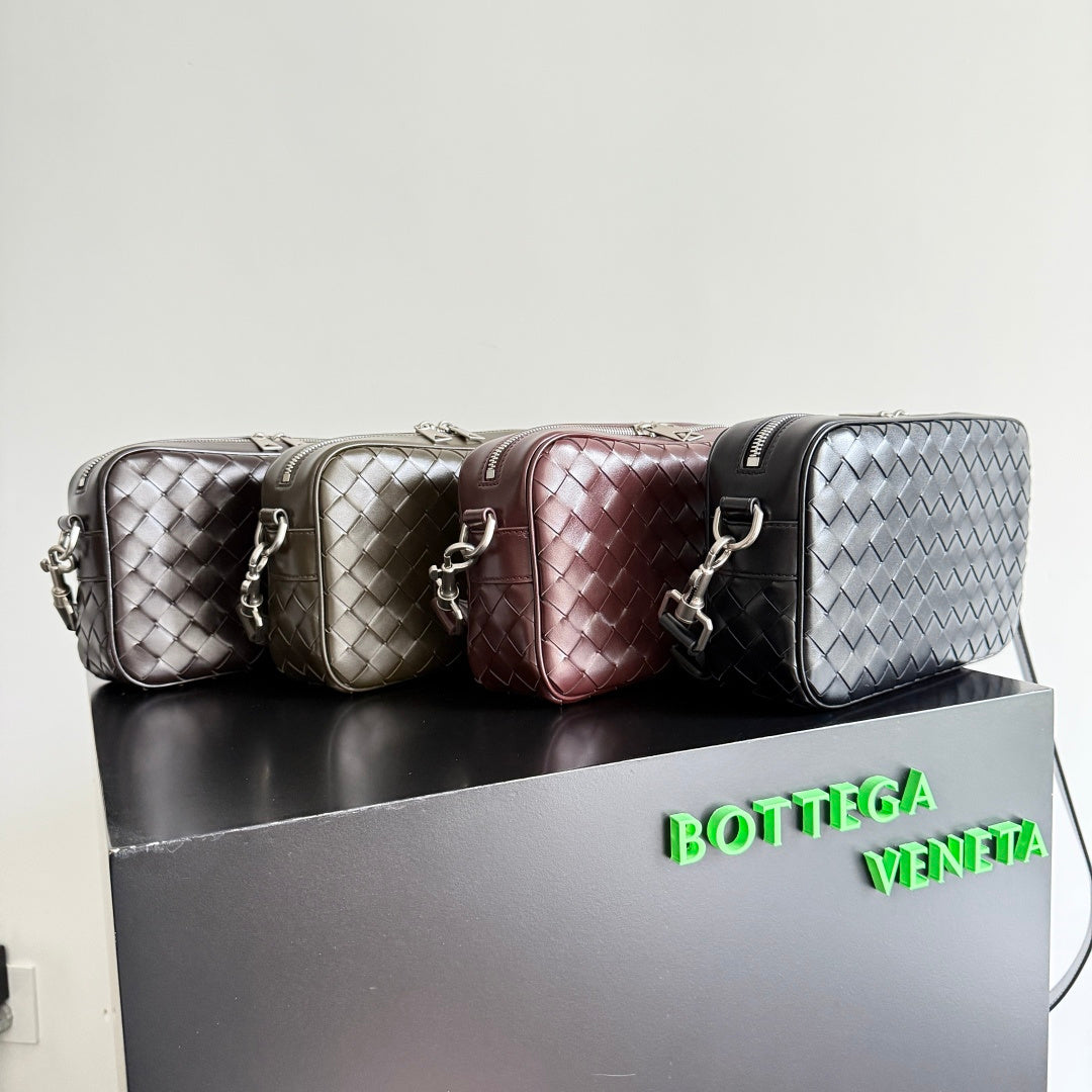 Bottega Veneta Black Designer Handbag Edition 413 - detail image 2