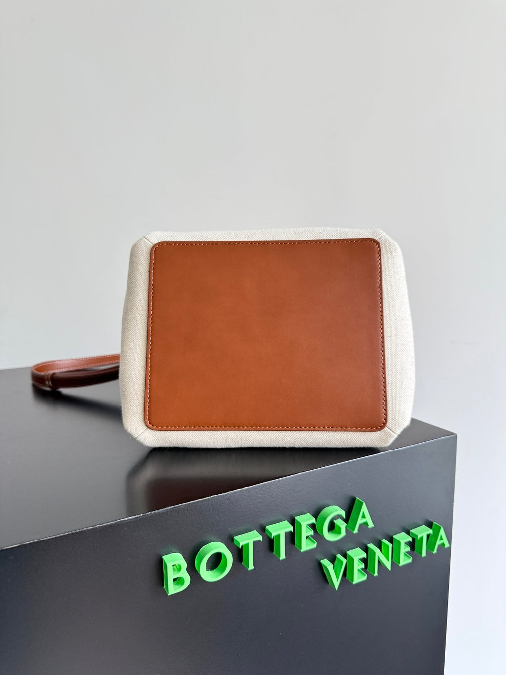 Bottega Veneta 826220 Black Designer Handbag - detail image 3