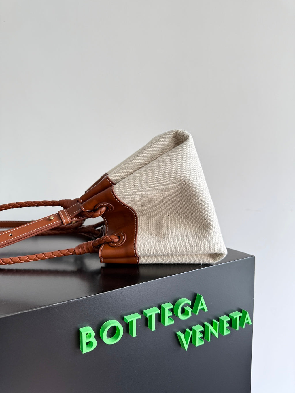 Bottega Veneta 826220 Black Designer Handbag - detail image 2