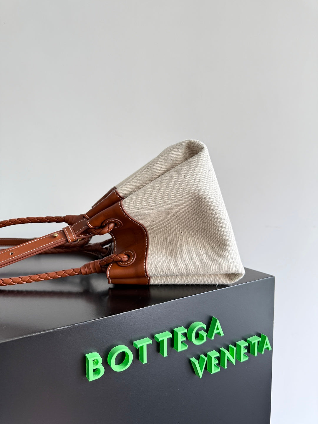 Bottega Veneta 826220 Black Designer Handbag - detail image 2