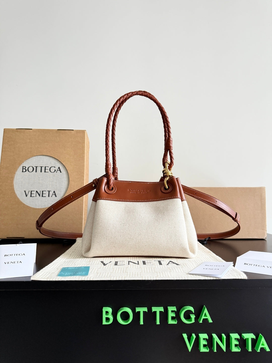 Bottega Veneta Brown Designer Handbag Edition 68