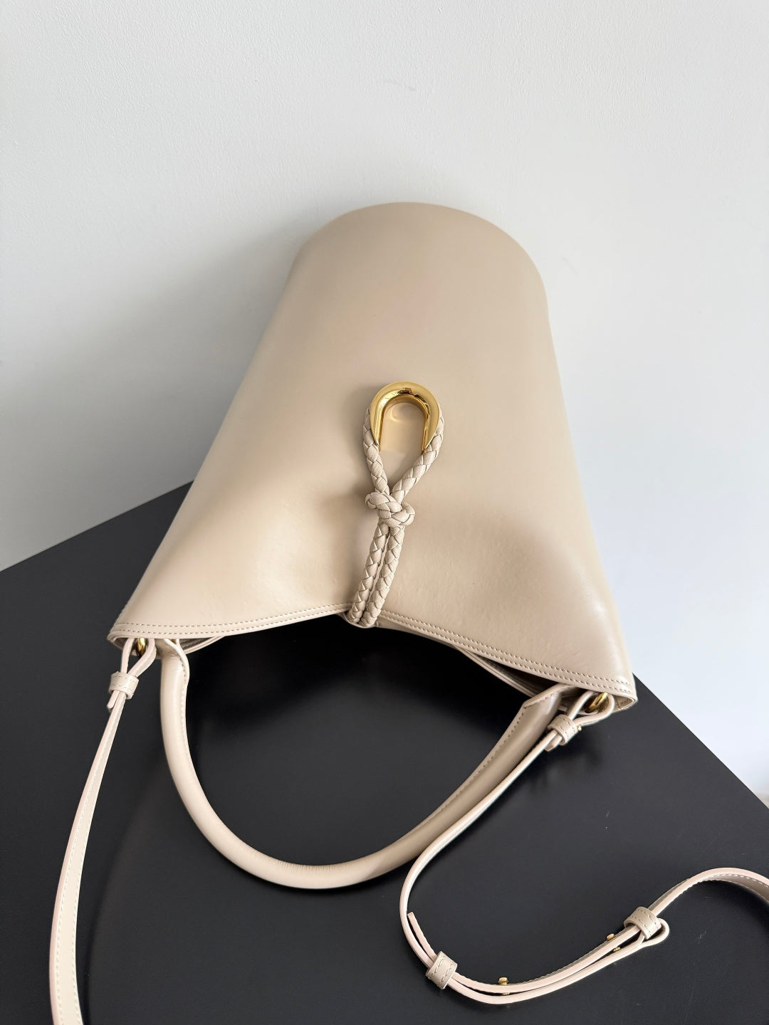 Bottega Veneta 806038 Silver Bucket Bag - detail image 4