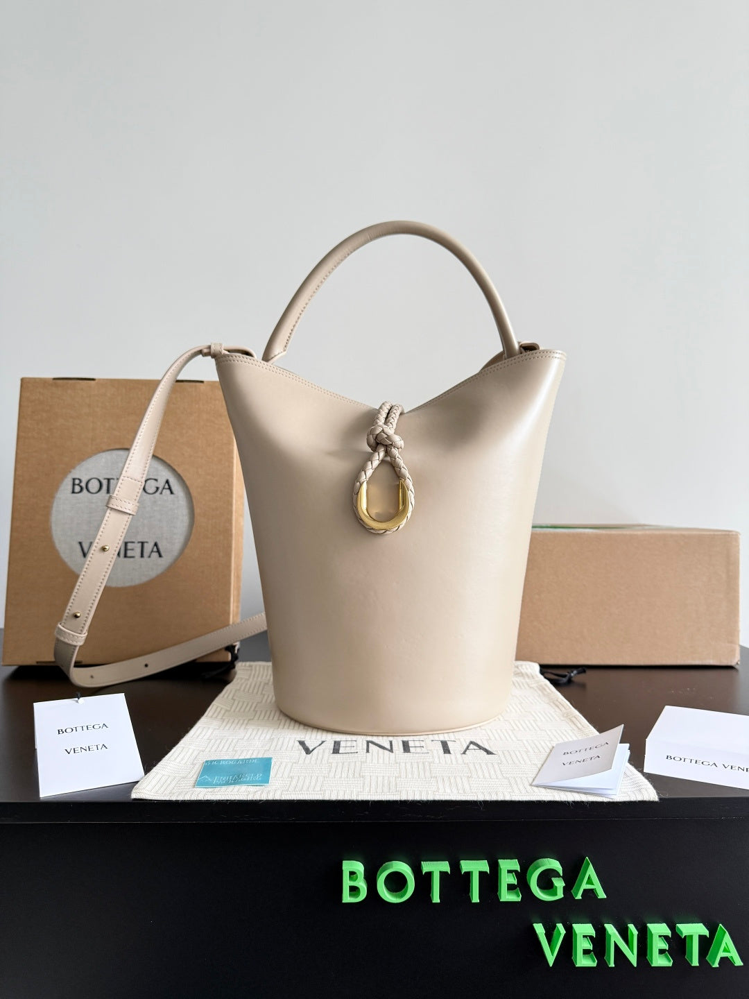 Bottega Veneta Black Designer Handbag Edition 543