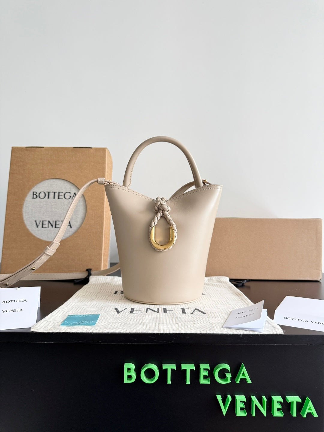 Bottega Veneta Black Designer Handbag Edition 541