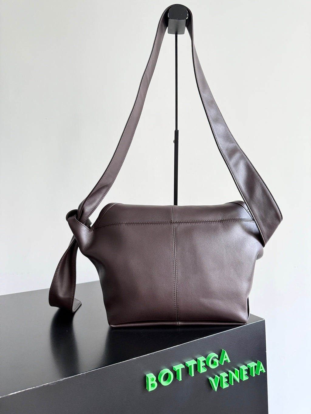 Bottega Veneta 815807 Black Designer Handbag Edition 2 - detail image 3