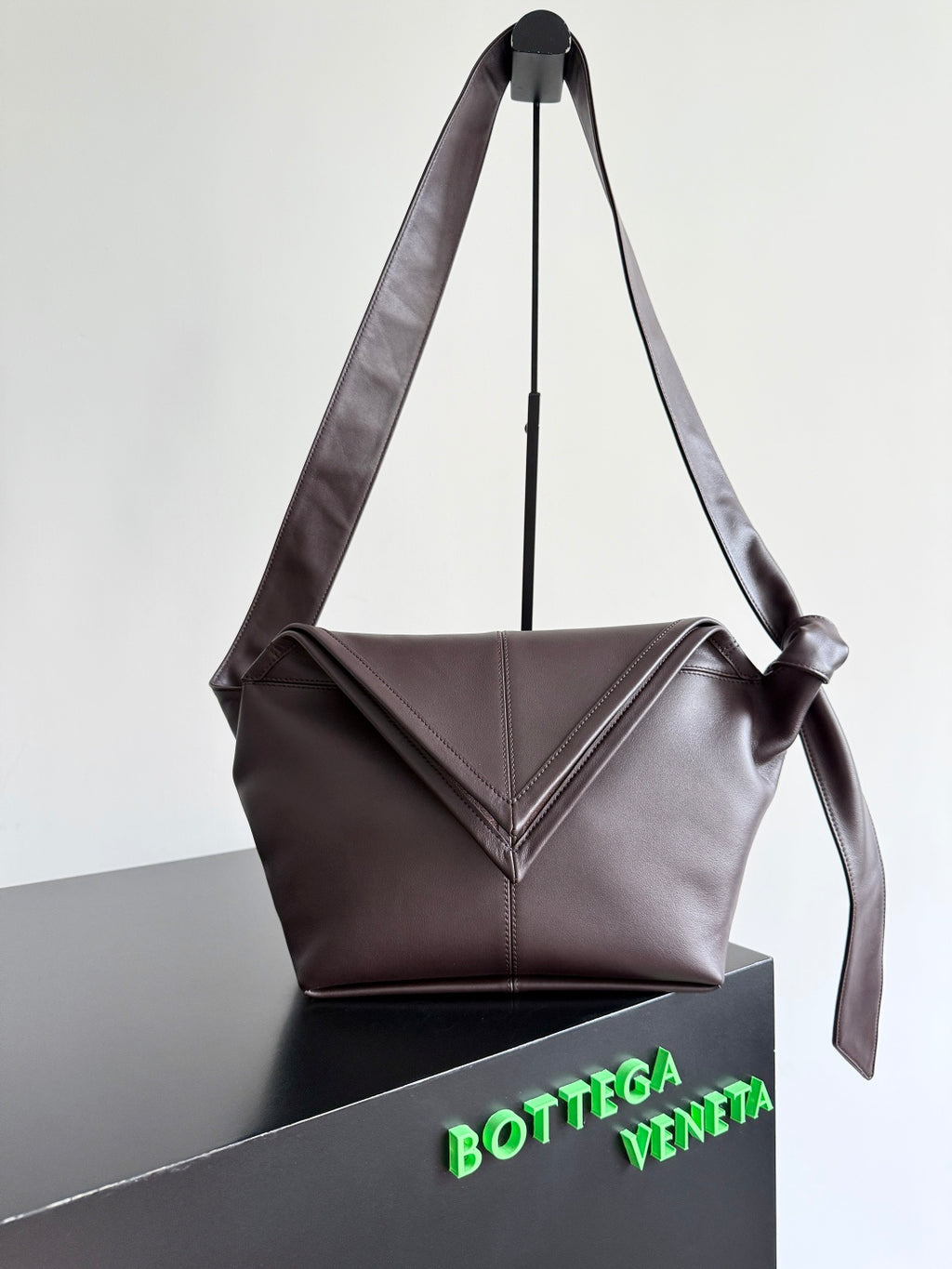 Bottega Veneta 815807 Black Designer Handbag Edition 2