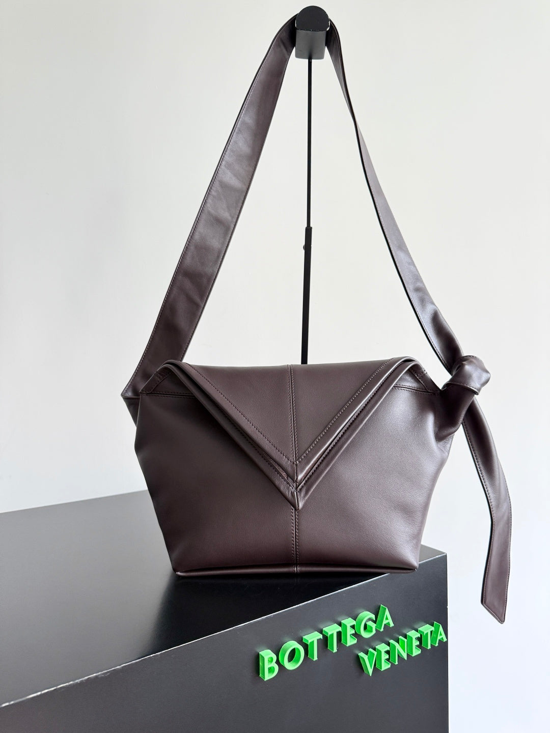 Bottega Veneta 815807 Black Designer Handbag Edition 2