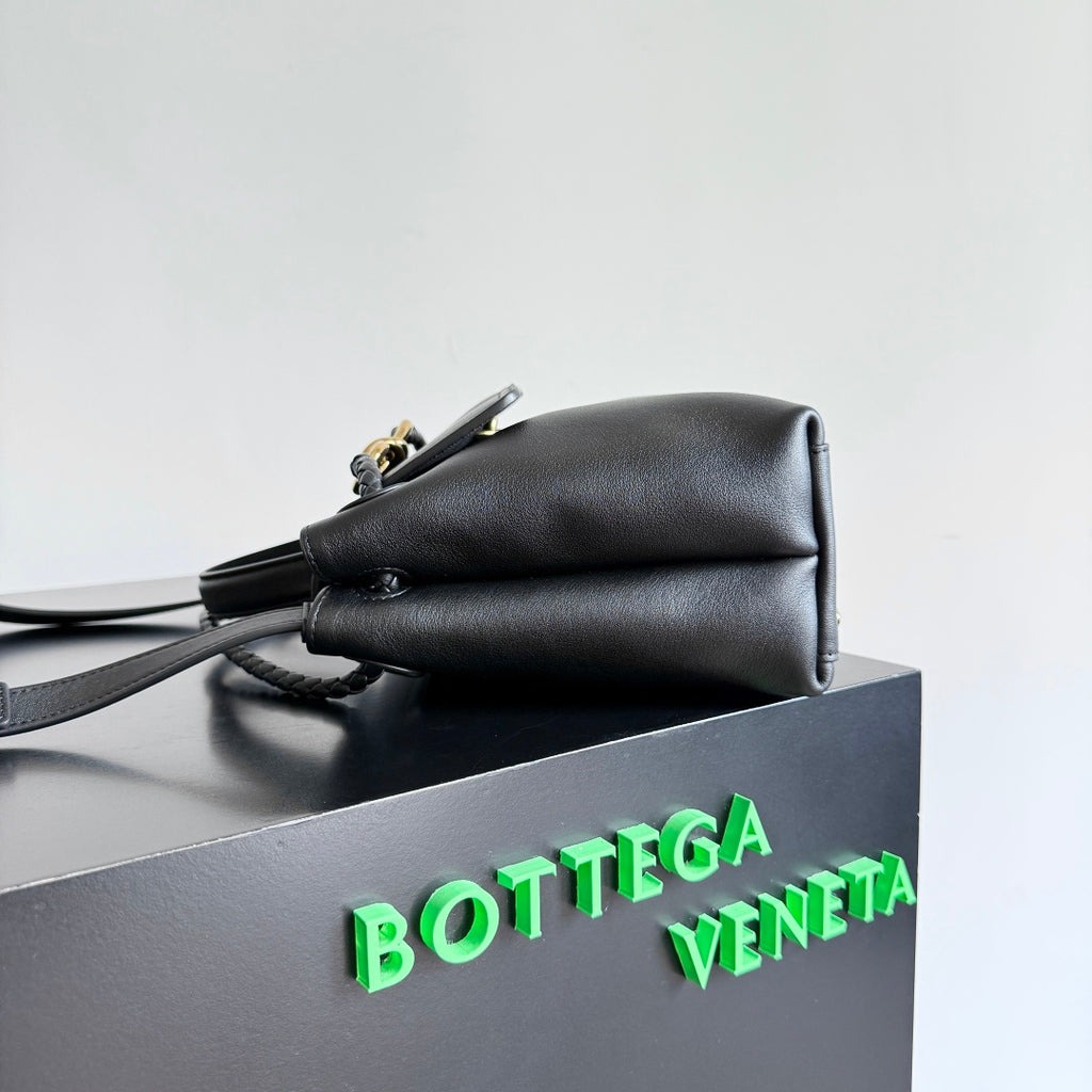 Bottega Veneta 835835 Black Designer Handbag - detail image 3