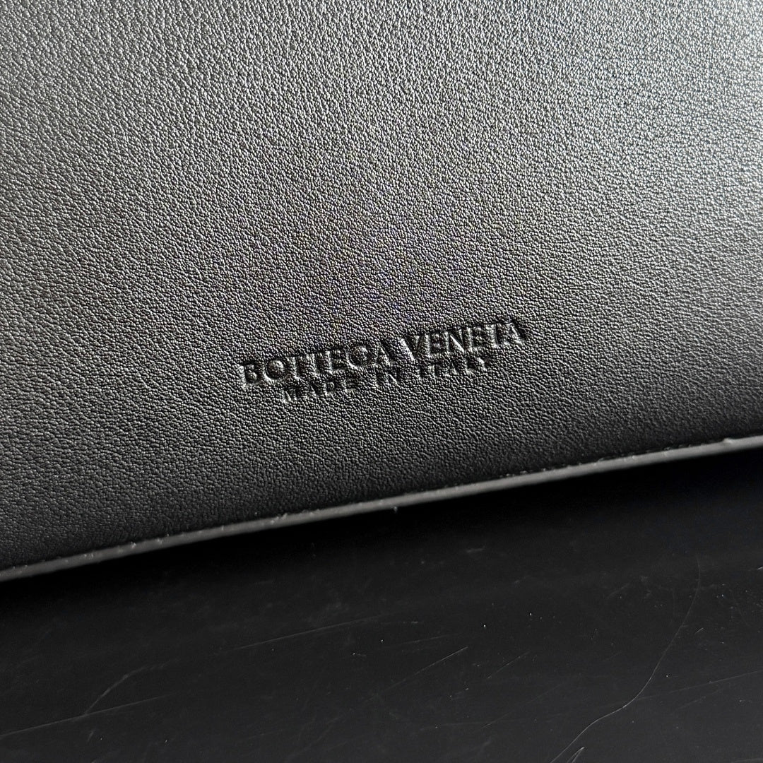 Bottega Veneta 835835 Black Designer Handbag - detail image 6