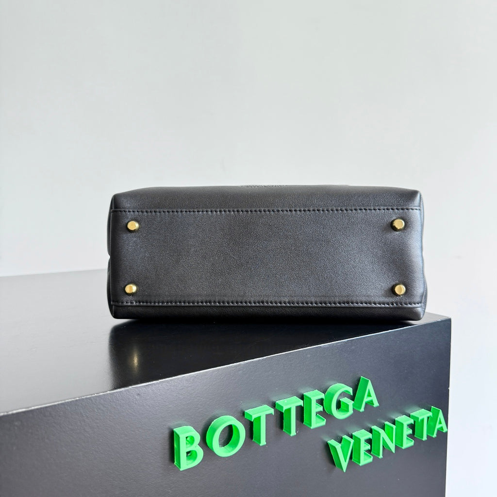 Bottega Veneta 835835 Black Designer Handbag - detail image 4