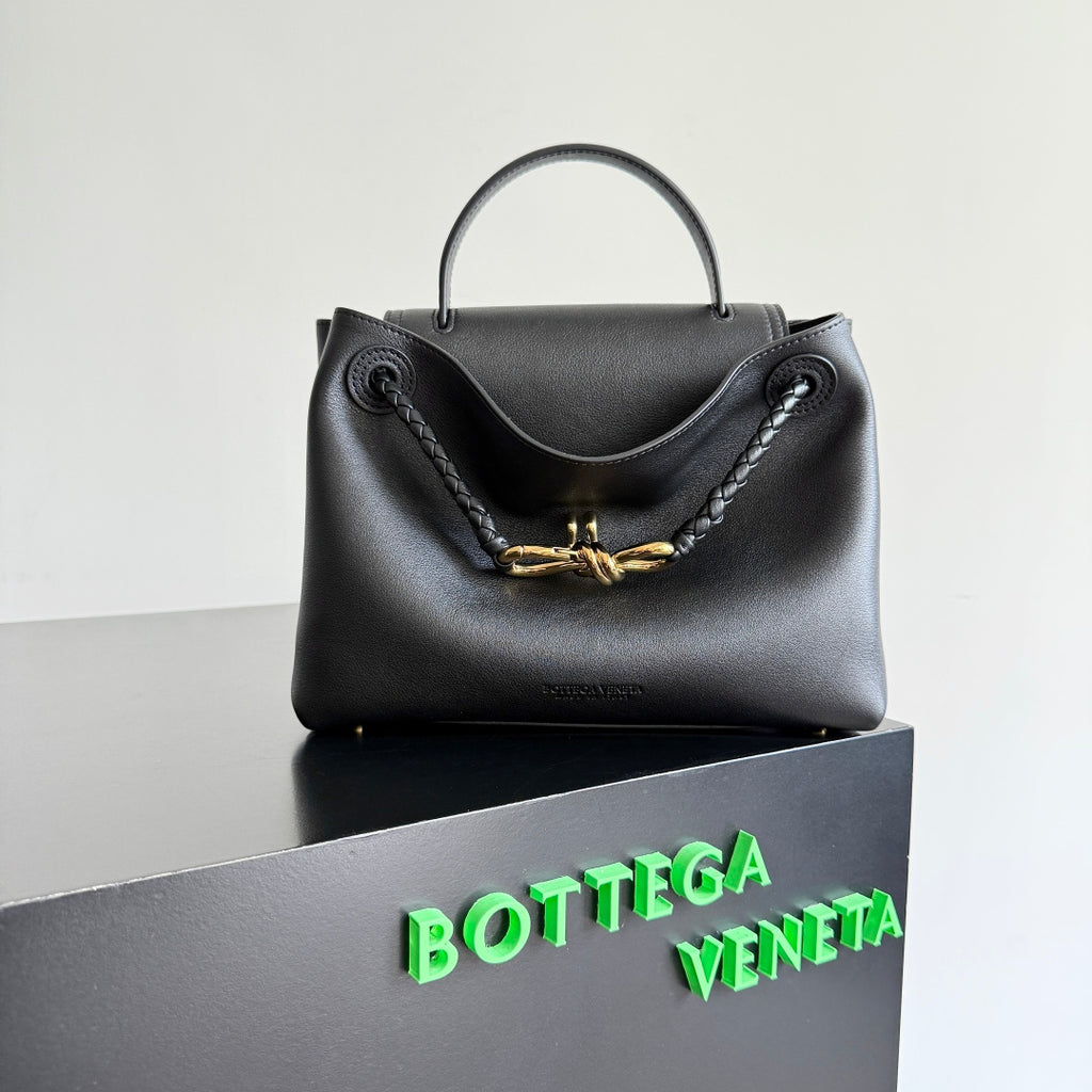 Bottega Veneta Black Designer Handbag Edition 418