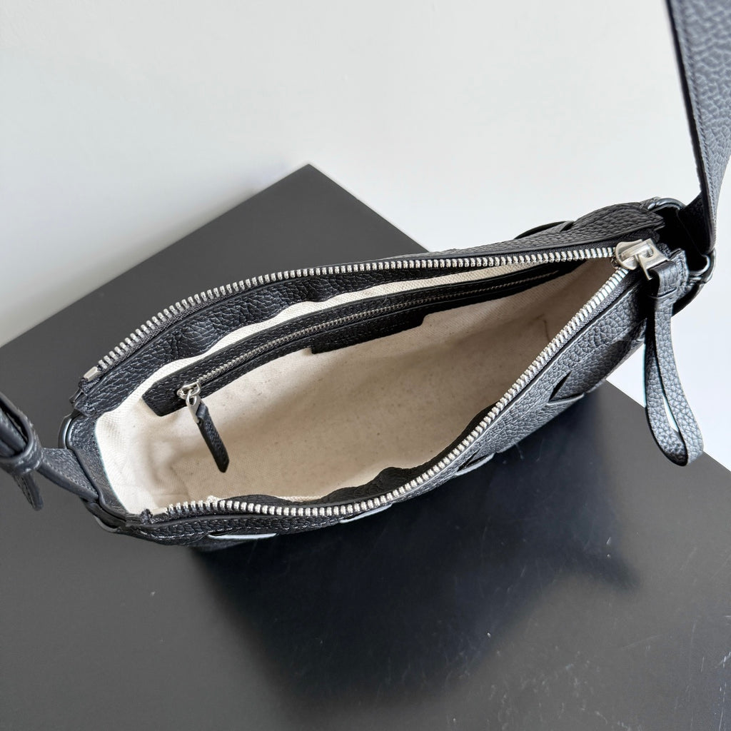 Bottega Veneta 837112 Black Designer Handbag Edition 2 - detail image 9