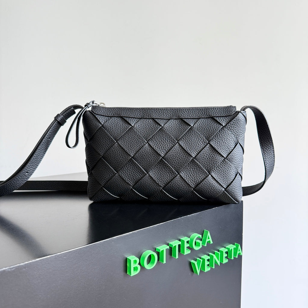 Bottega Veneta 837112 Black Designer Handbag Edition 2
