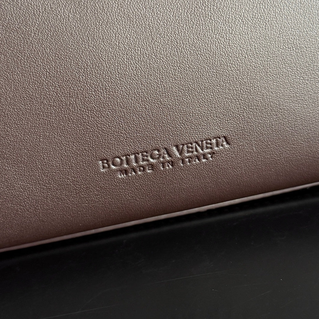 Bottega Veneta 835835 Black Designer Handbag Edition 2 - detail image 6