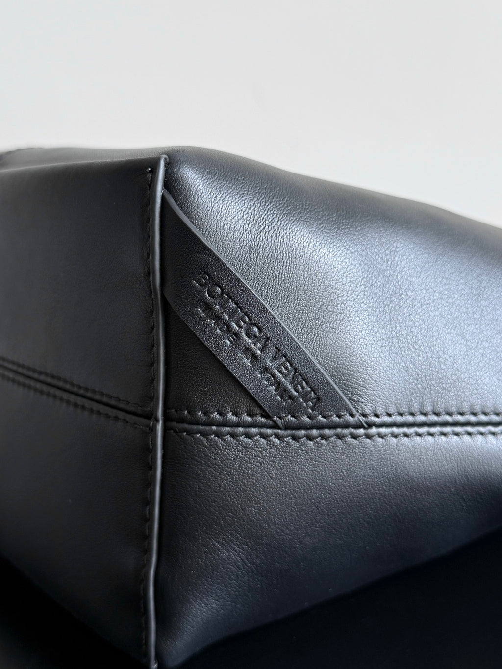 Bottega Veneta 815807 Black Designer Handbag Edition 4 - detail image 5