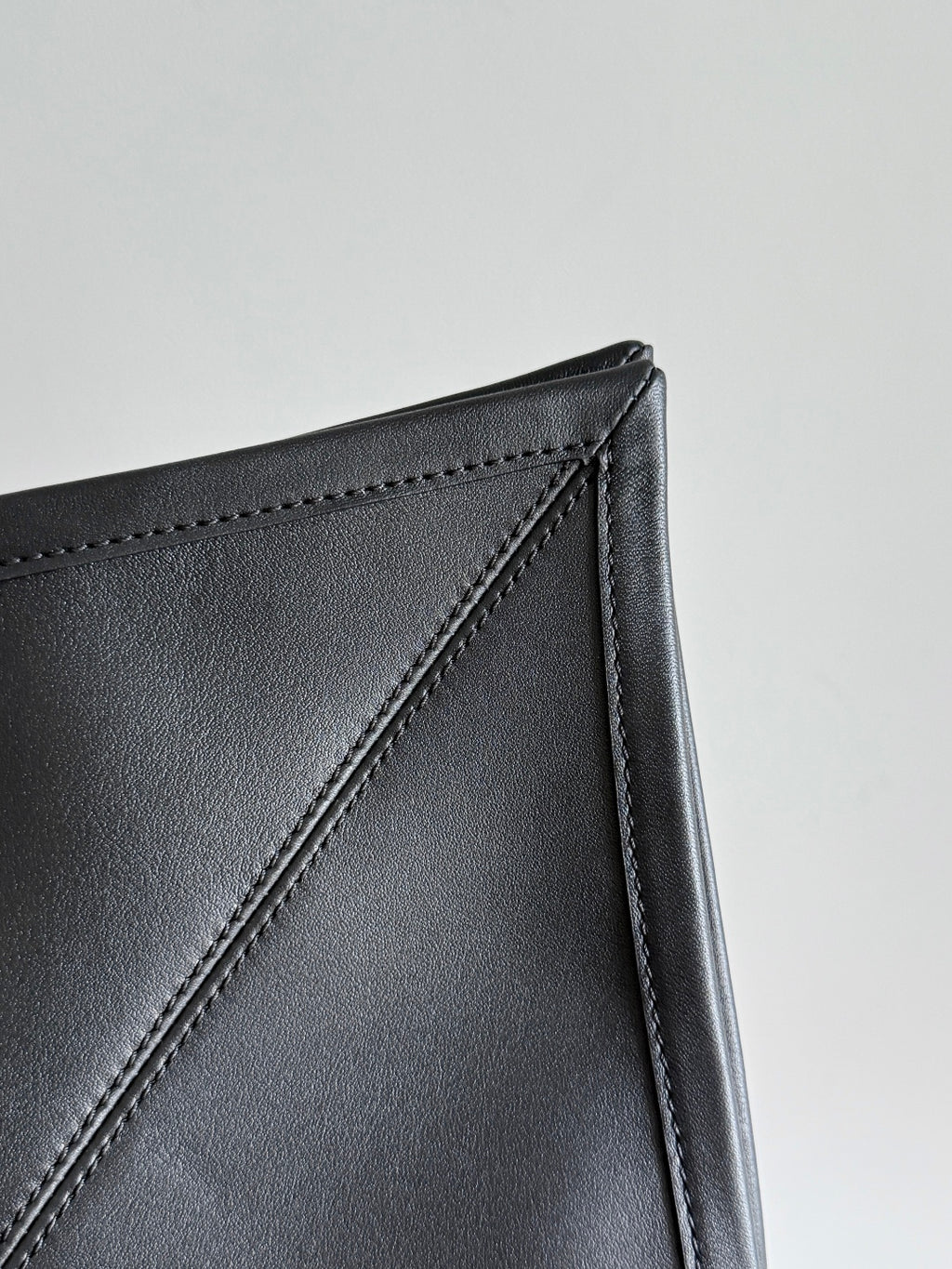 Bottega Veneta 815807 Black Designer Handbag Edition 4 - detail image 7