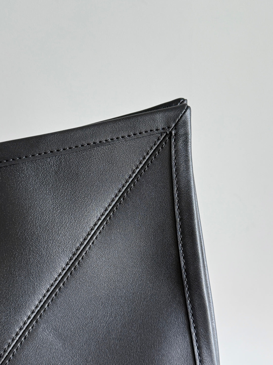 Bottega Veneta 815807 Black Designer Handbag Edition 4 - detail image 7