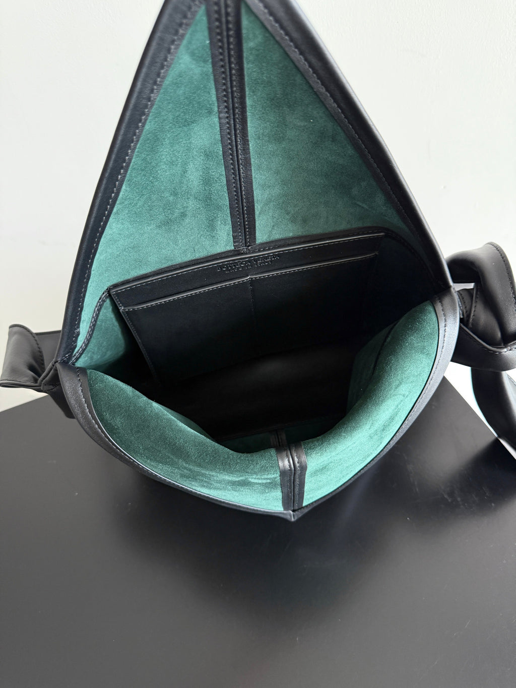 Bottega Veneta 815807 Black Designer Handbag Edition 4 - detail image 9
